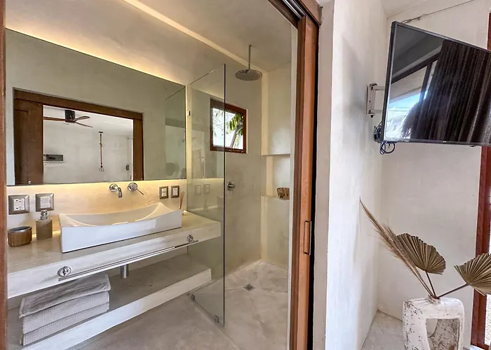 Amazing Looking At The Pool With Jacuzzi Excellent Location Apartament